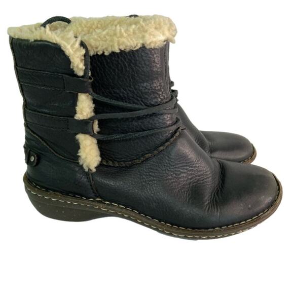 UGG Australia Shoes - UGG Australia Rianne Snow Boots Size 7 Black Pebbled Leather Sheepskin Lined